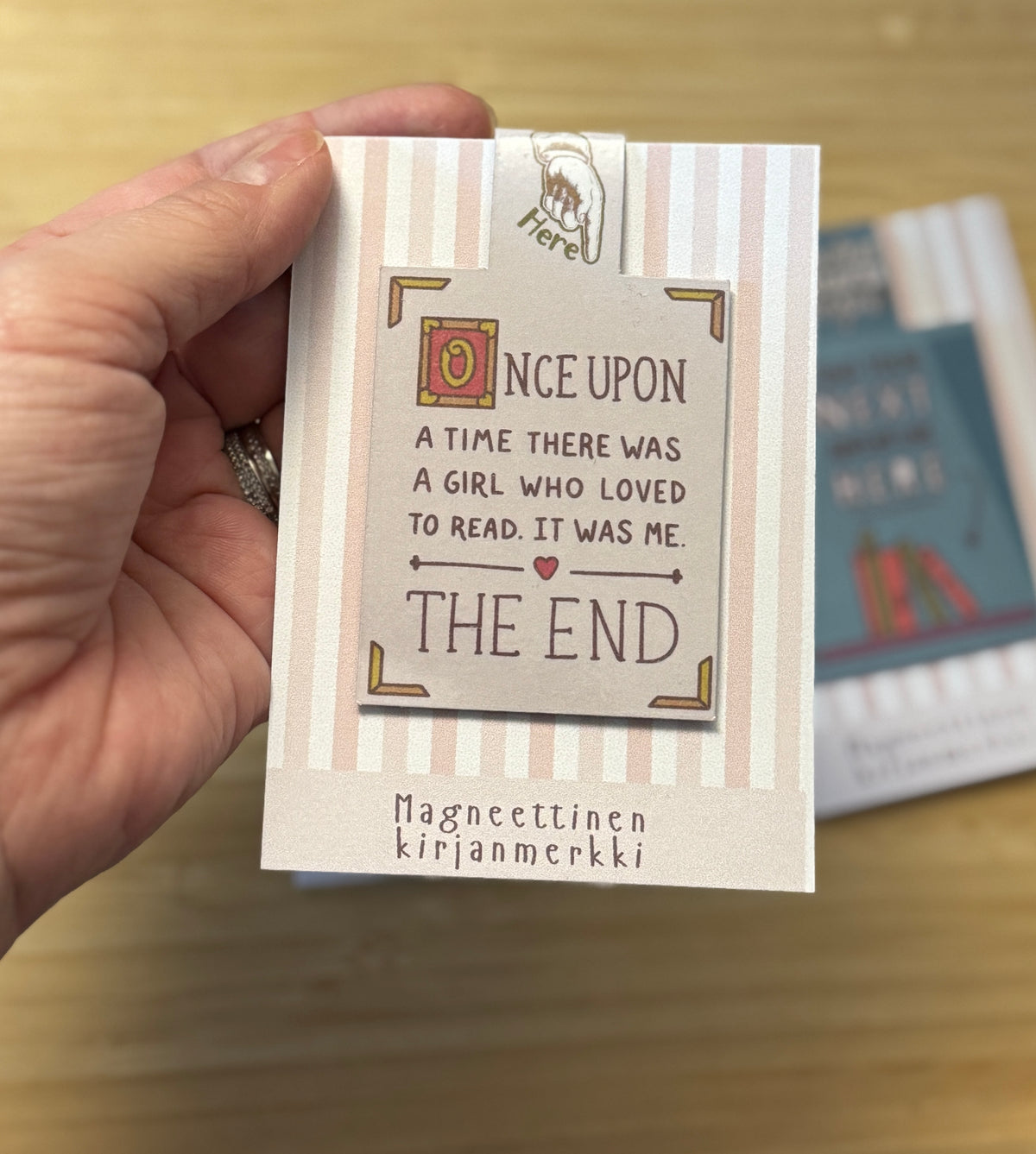 Magneettinen kirjanmerkki lukijalle – Once Upon A Time There Was A Girl Who Loved To Read
