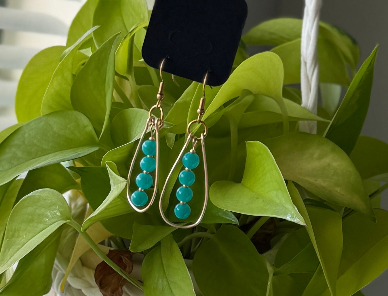 LOOM Drop – Käsintehdyt Jade-korvakorut | Kullattu ruostumaton teräs