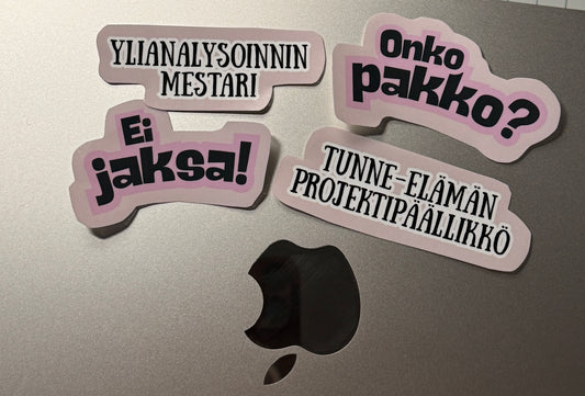 Yliajattelijan starter pack -teemainen humoristinen vinyylitarra Buuttipajan Kaaoskonttori-sarjasta