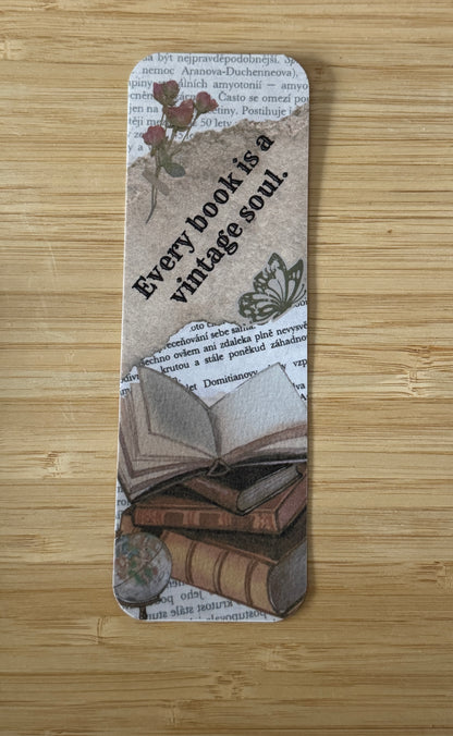 Laminoitu Kirjanmerkki – Kotimaiset Kirjanmerkit Lukijalle (eri malleja)📚