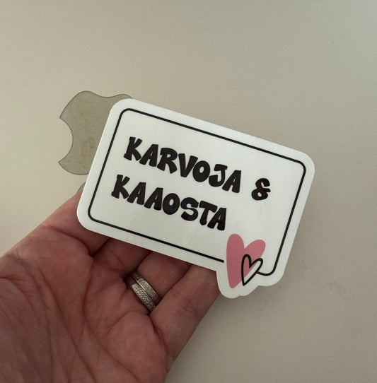 Karvoja & Kaaosta – Laminoitu vinyylitarra 6–9 cm | Koiraihmiselle