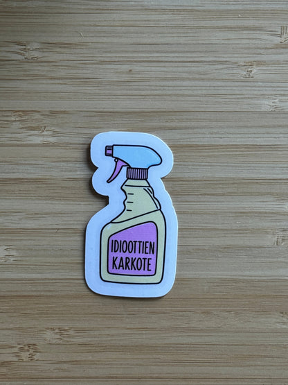 Idioottien karkote tarra – Hauska laminoitu vinyylitarra | Aikuisten huumoritarra 7 cm