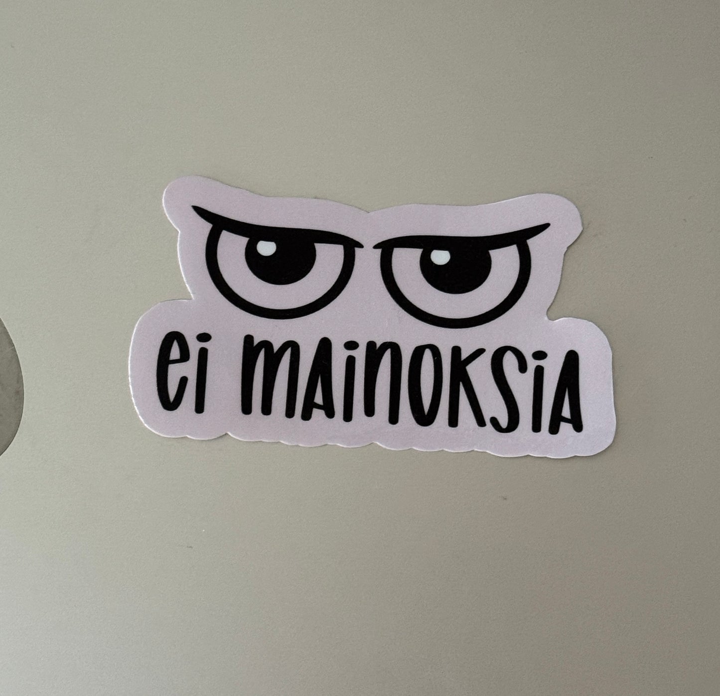Ei mainoksia -tarra | Hauska laminoitu vinyylitarra postilaatikkoon, oveen tai työpisteelle 4,5 x 9 cm
