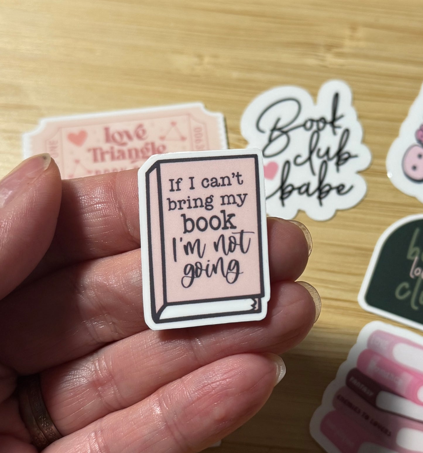 Kirjakerhon tarrasetti – 8 laminoitua vinyylitarraa lukijoille | Book Club Sticker Pack