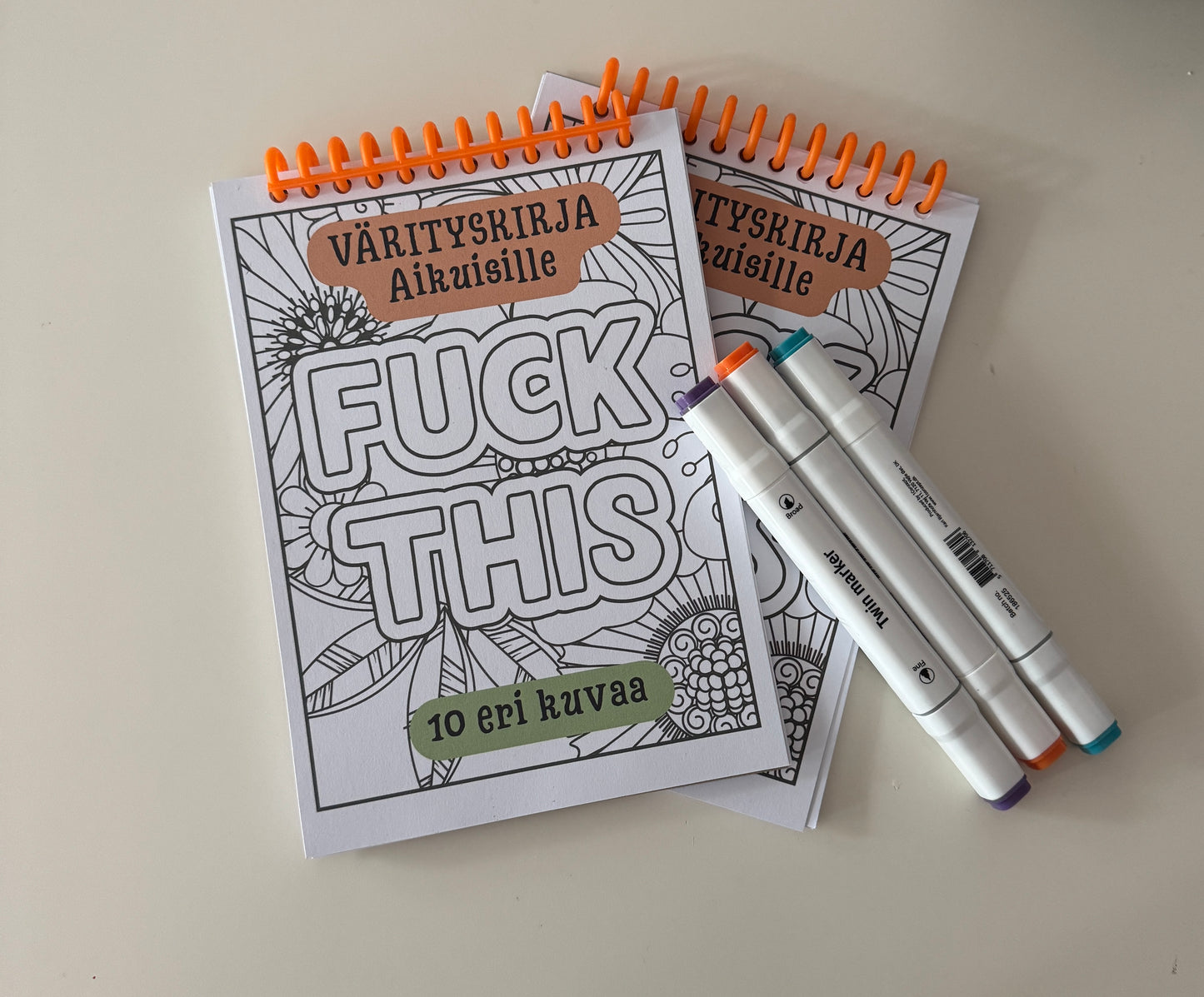 FUCK THIS – Stressinhallinnan värityskirja aikuisille