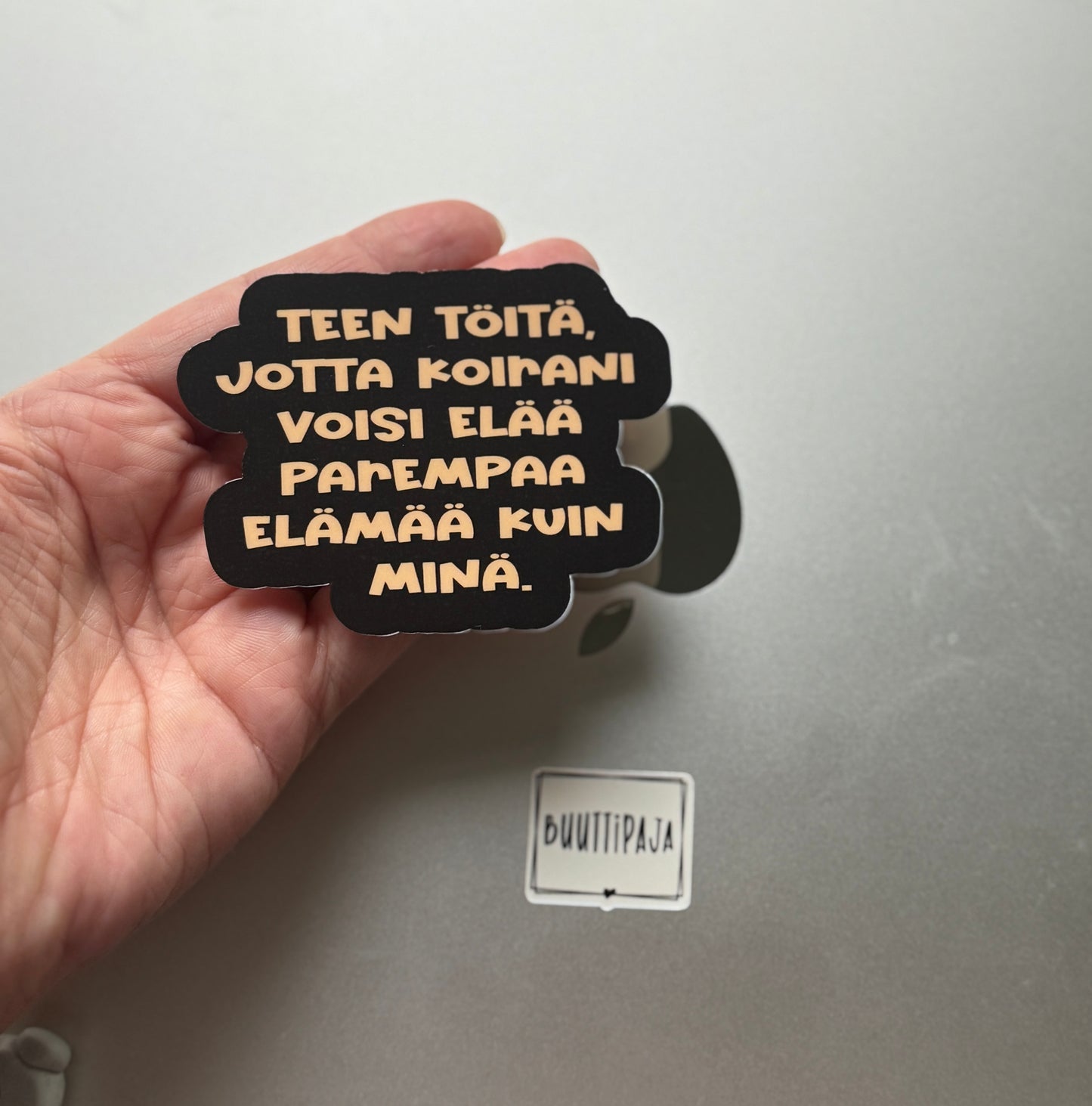 Teen jotta, koirani voisi elää parempaa elämää kuin minä  | Koiratarra laminoitu vinyylitarra