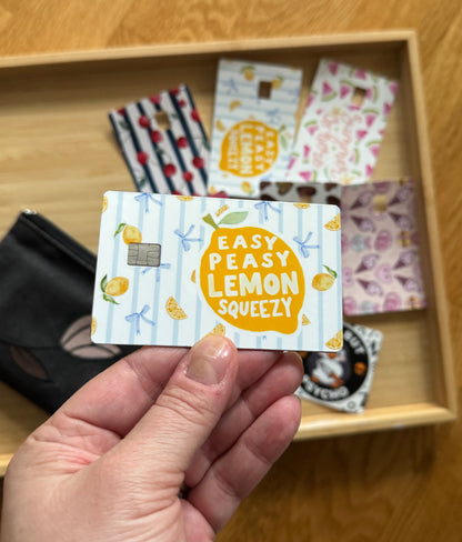 Korttiskini – Easy Peasy Lemon Squeezy | Pankkikortin vinyylitarra