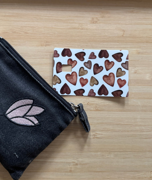 Korttiskini – Ruskeat sydämet | Pankkikorttiskini | Credit card skin
