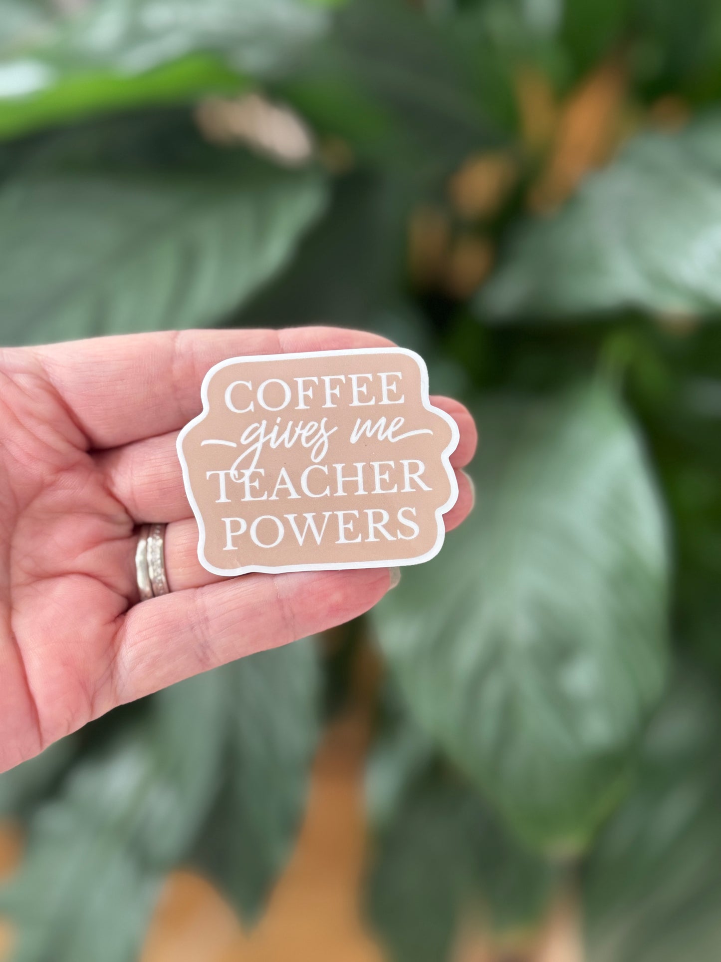 Coffee Gives Me Teacher Powers – Laminoitu vinyylitarra opettajalle