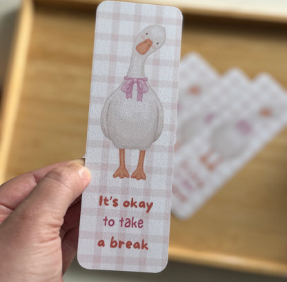 Laminoitu kirjanmerkki – It's Okay to Take a Break | Söpö hanhikirjanmerkki