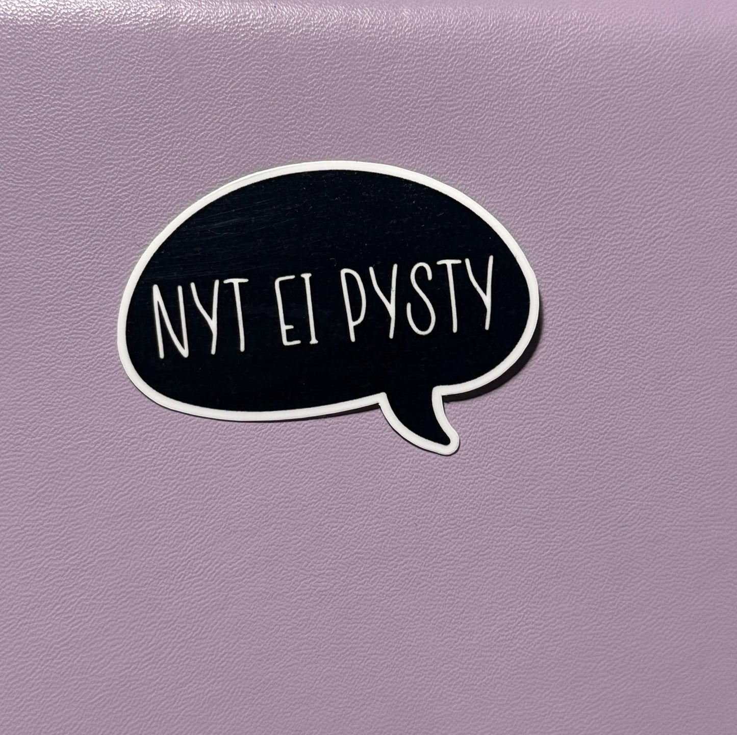 NYT EI PYSTY – Laminoitu vinyylitarra