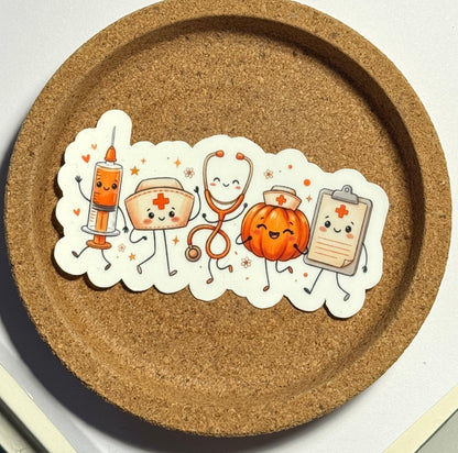 Söpöt hoitaja Halloween hahmot – Laminoitu vinyylitarra