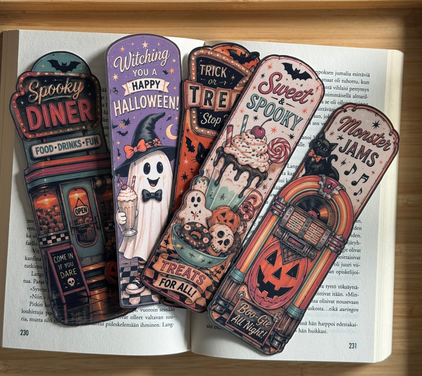 Halloween-kirjanmerkkisetti – 5 retrohenkistä kirjanmerkkiä