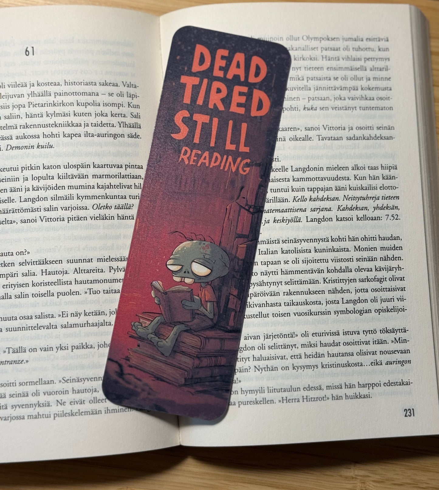 Dead Tired Still Reading - kirjanmerkki