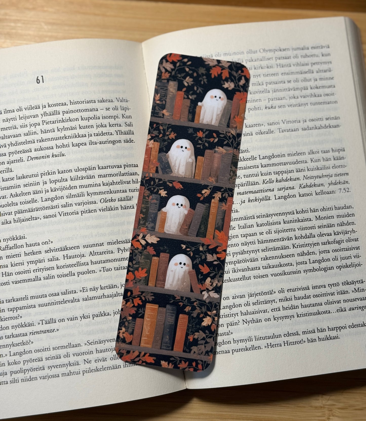 Ghost Bookshelf - Syksyinen kirjanmerkki | Haamu kirjahyllyssä
