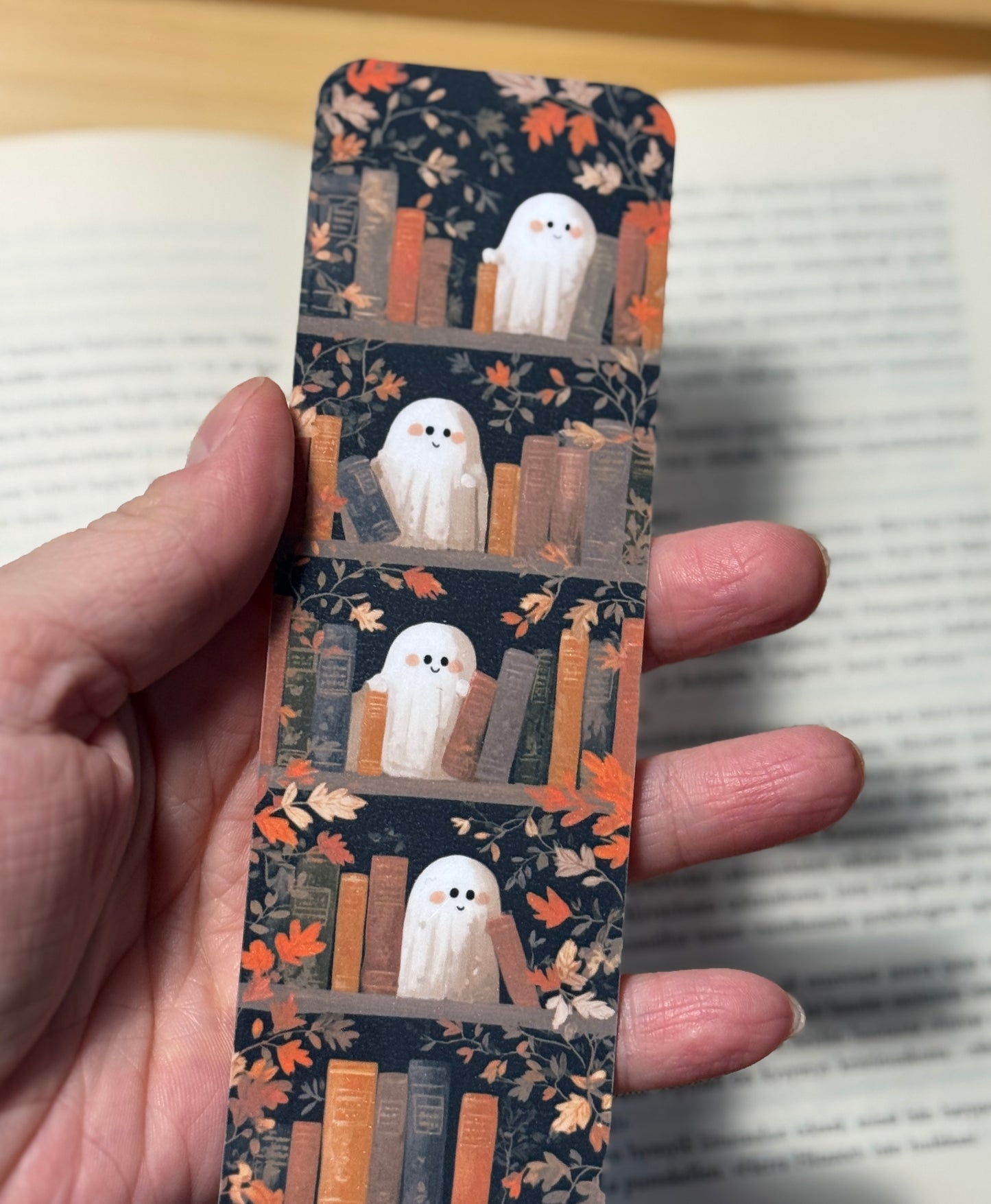 Ghost Bookshelf - Syksyinen kirjanmerkki | Haamu kirjahyllyssä