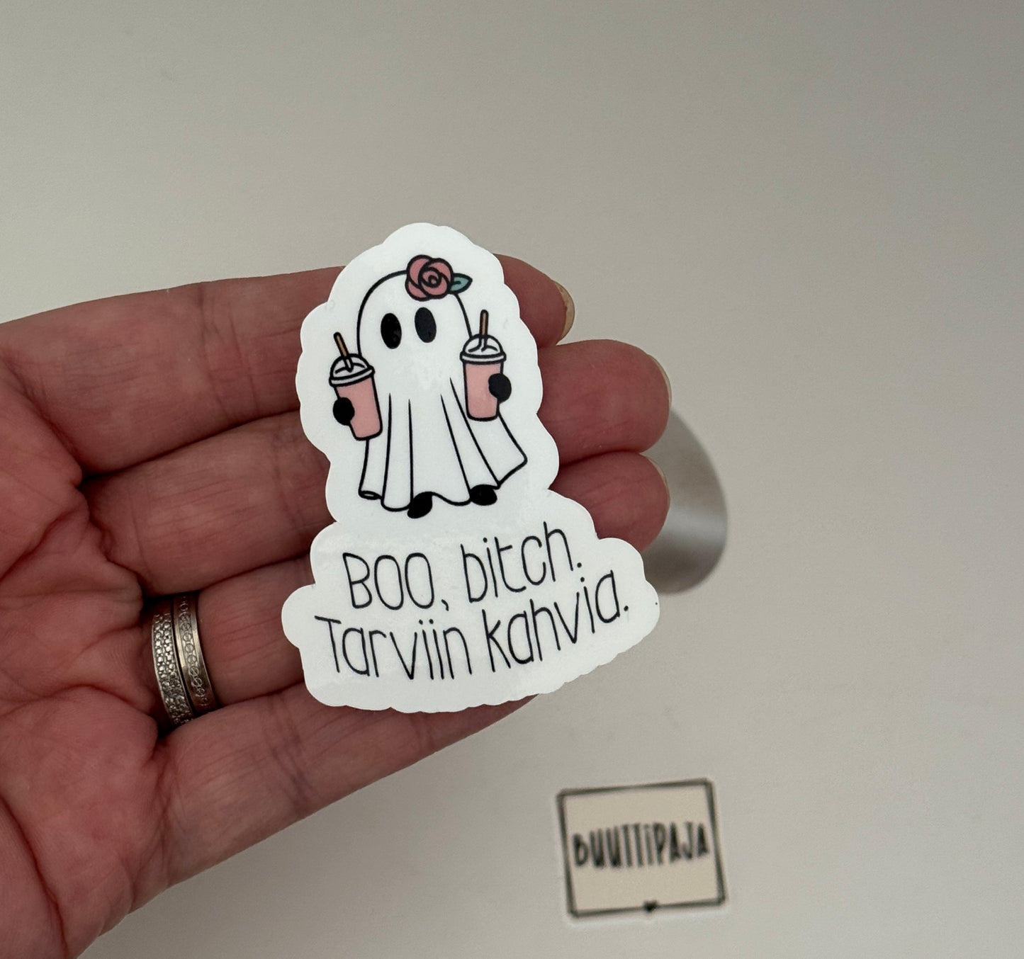 Boo, bitch. Tarviin kahvia. – kummitus vinyylitarra