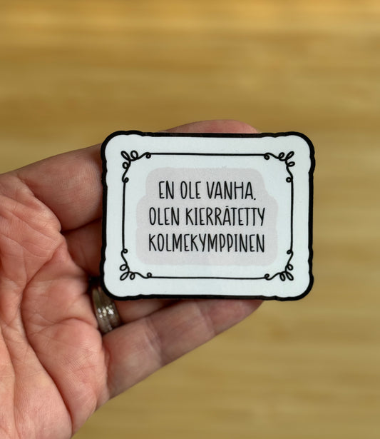 En ole vanha – olen kierrätetty kolmekymppinen | Hauska synttäritarra