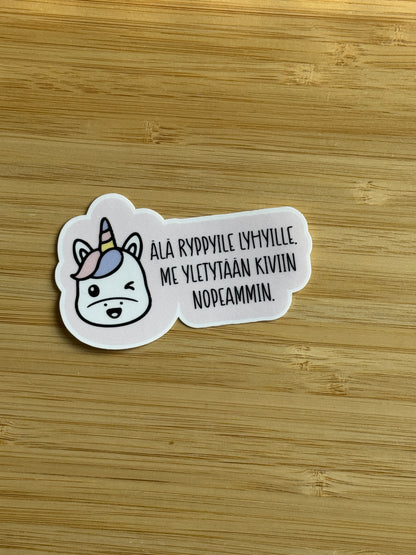 Älä ryppyile lyhyille | Hauska tarra lyhyelle ihmiselle