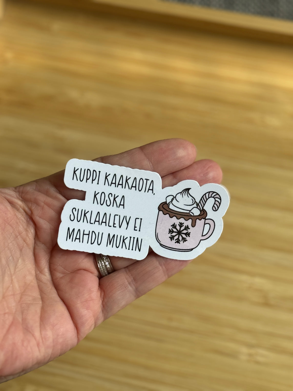 Kuppi kaakaota, koska suklaalevy ei mahdu mukiin | Kaakaotarra