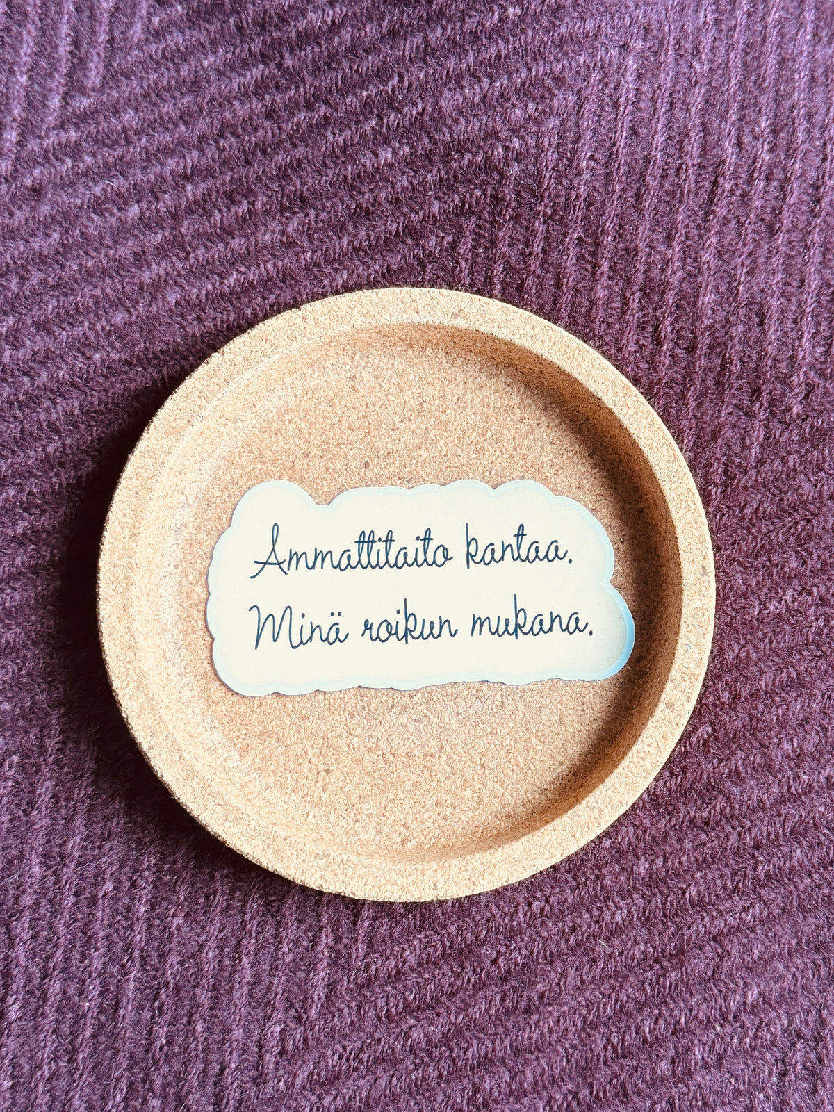 Ammattitaito kantaa, minä roikun mukana –  laminoitu vinyylitarra