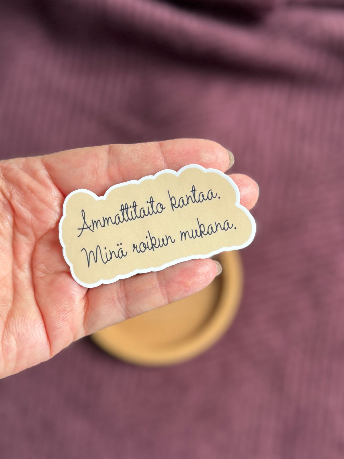 Ammattitaito kantaa, minä roikun mukana –  laminoitu vinyylitarra