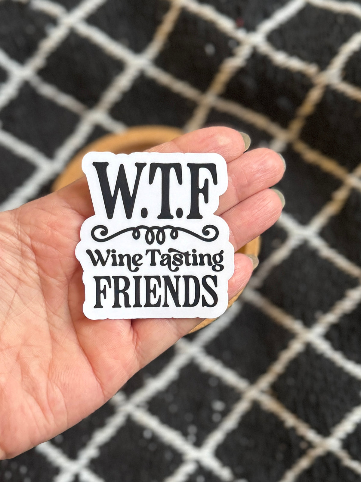 WTF – Wine Tasting Friends – Laminoitu vinyylitarra 🍷