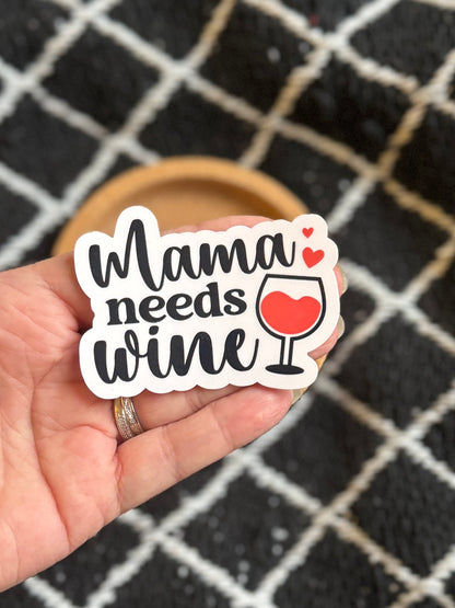 Mama Needs Wine – Laminoitu vinyylitarra 🍷❤️