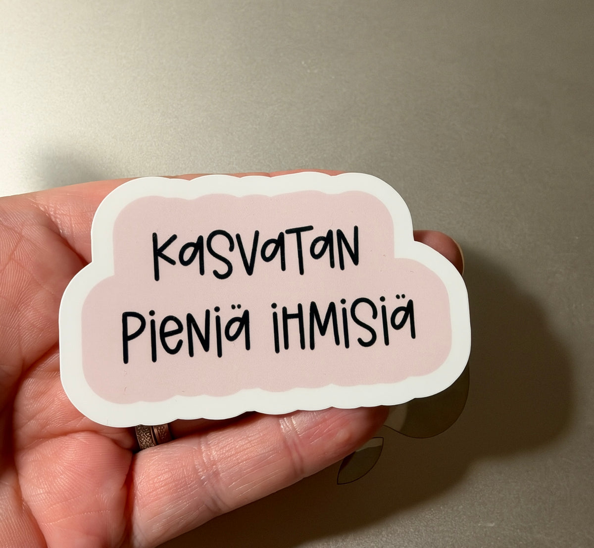 Kasvatan pieniä ihmisiä – varhaiskasvatusaiheinen vinyylitarra