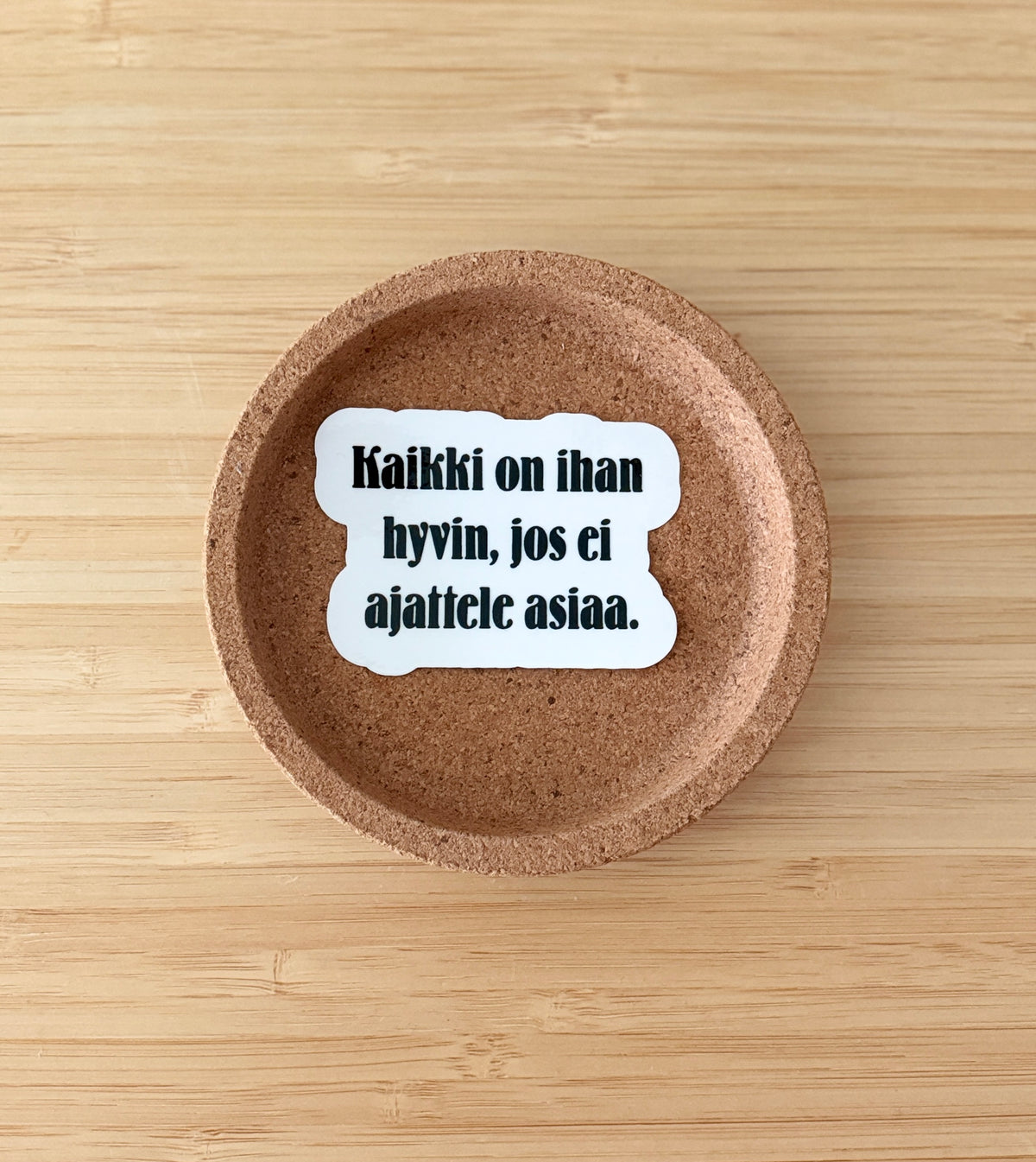 Kaikki on ihan hyvin, jos ei ajattele asiaa – vinyylitarra | Aikuisuus™️