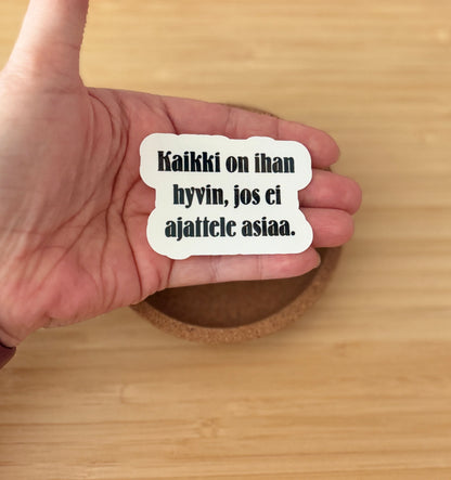 Kaikki on ihan hyvin, jos ei ajattele asiaa – vinyylitarra | Aikuisuus™️