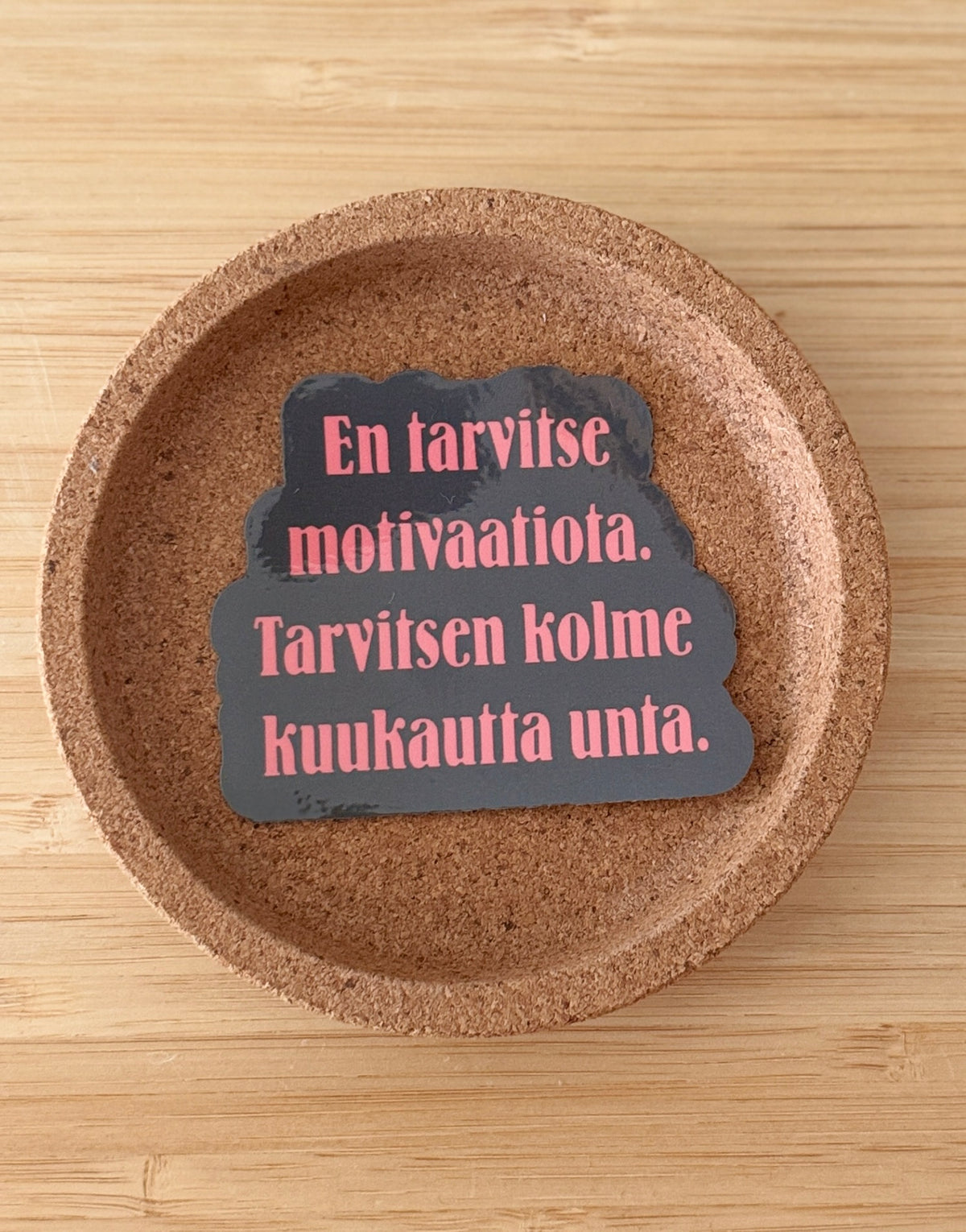 En tarvitse motivaatiota. Tarvitsen kolme kuukautta unta. – vinyylitarra | Aikuisuus™️
