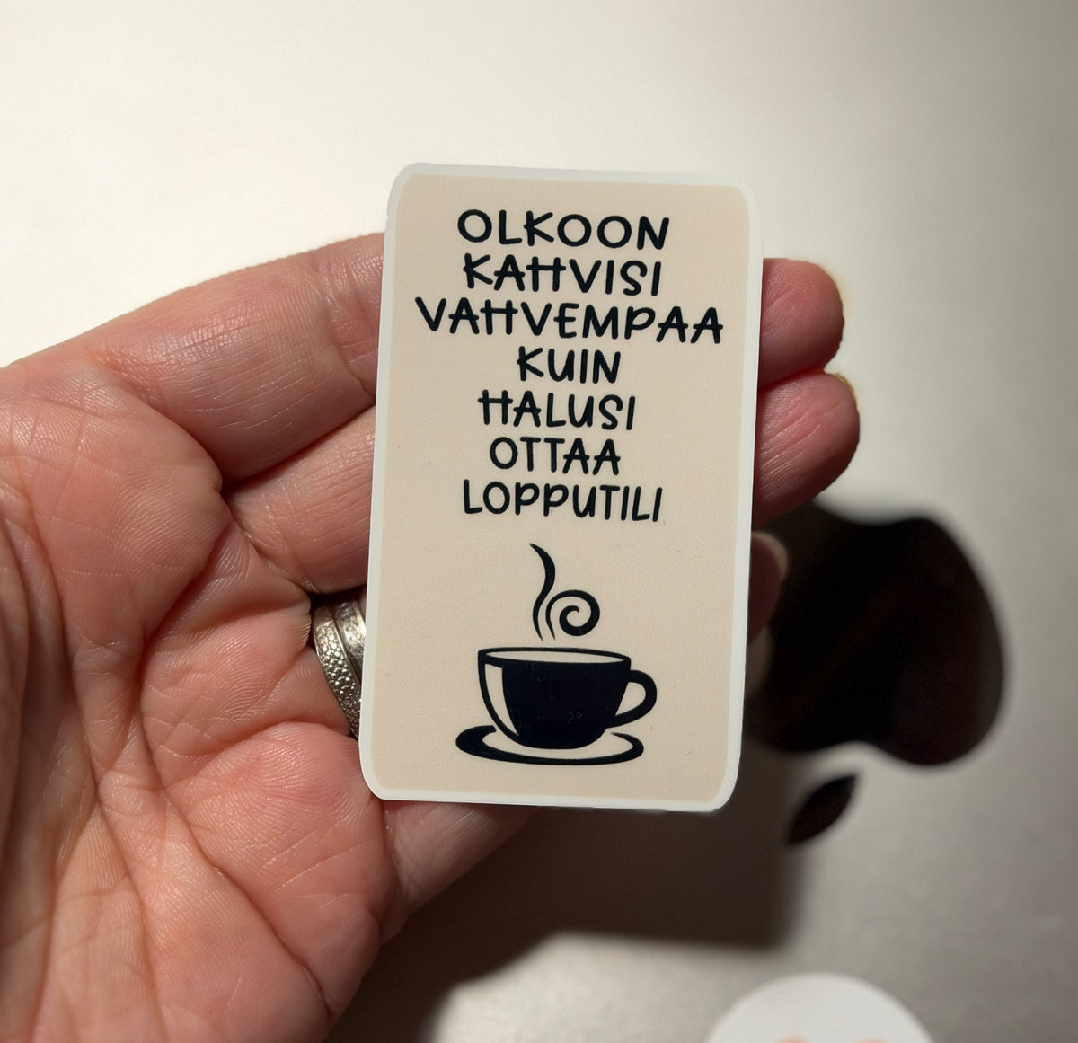Olkoon kahvisi vahvempaa kuin halusi ottaa lopputili – laminoitu vinyylitarra