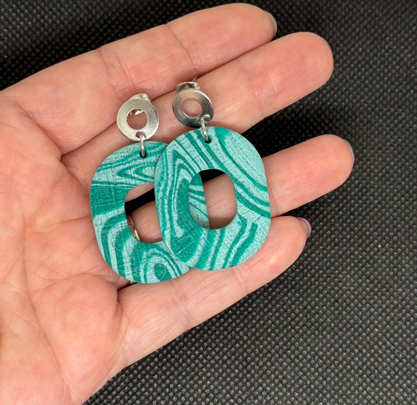 Kun pieni ei riitä 💚 - Isot nappikorvakorut