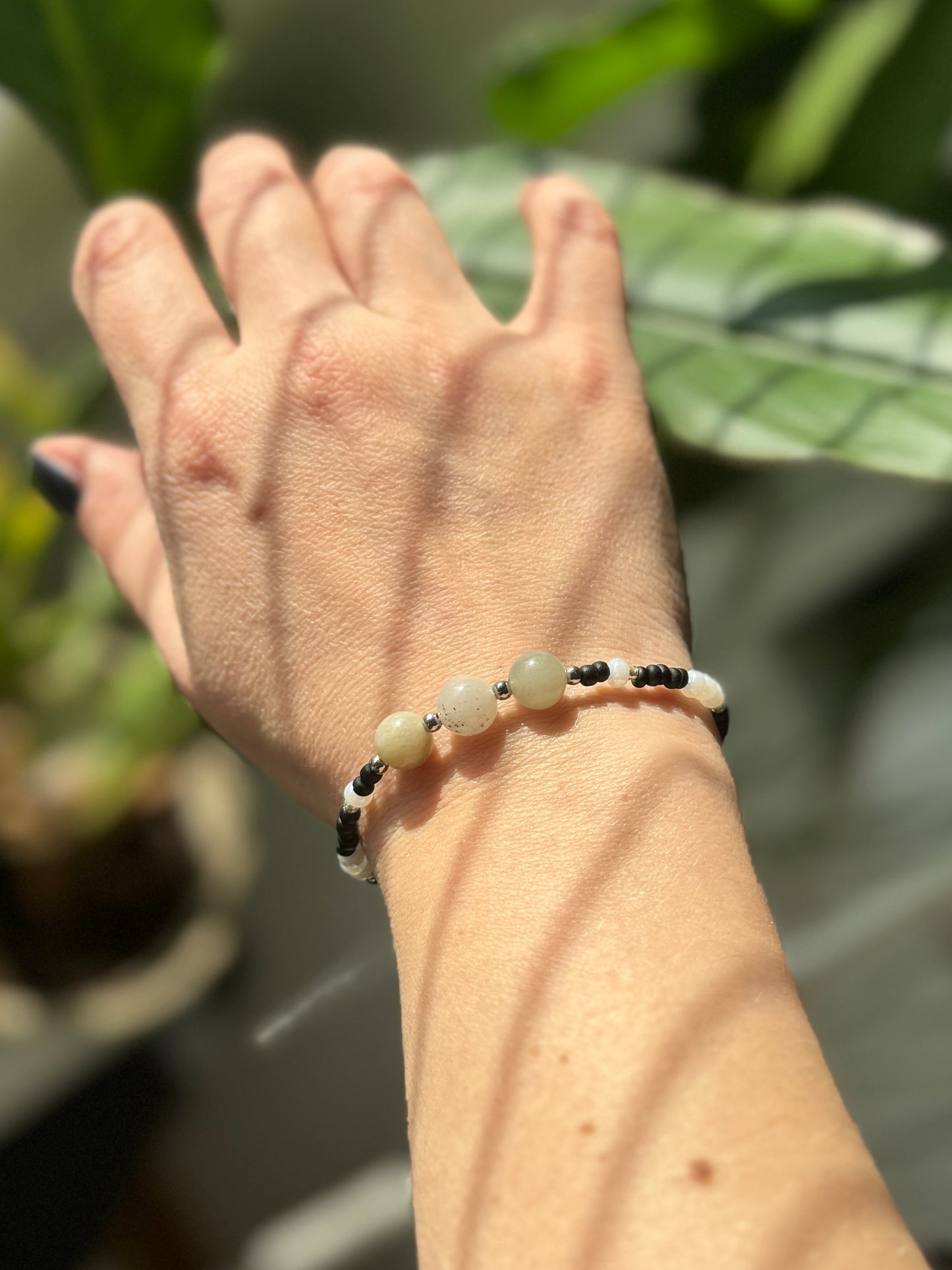 Black & Jade Bracelet – käsintehty lukollinen rannekoru luonnonkivillä 💚