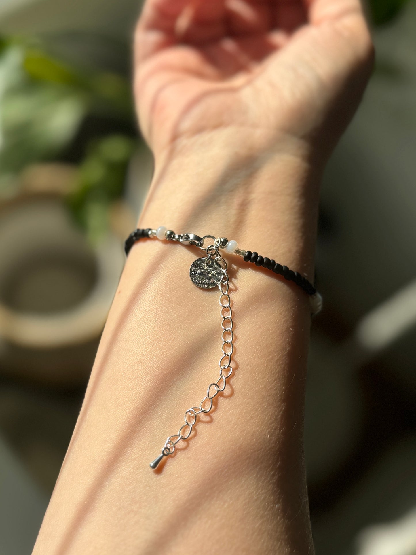 Black & Jade Bracelet – käsintehty lukollinen rannekoru luonnonkivillä 💚