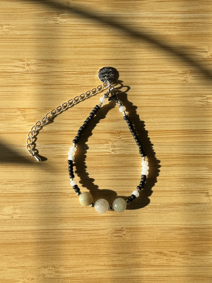 Black & Jade Bracelet – käsintehty lukollinen rannekoru luonnonkivillä 💚