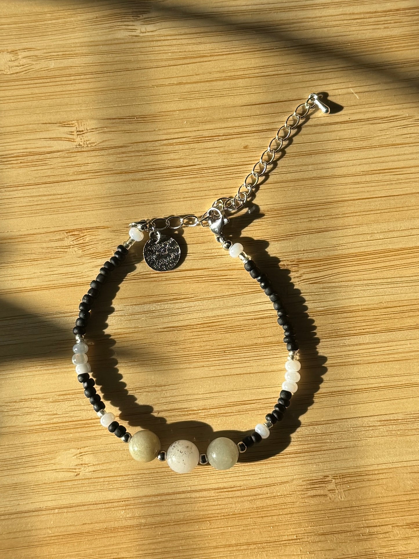 Black & Jade Bracelet – käsintehty lukollinen rannekoru luonnonkivillä 💚
