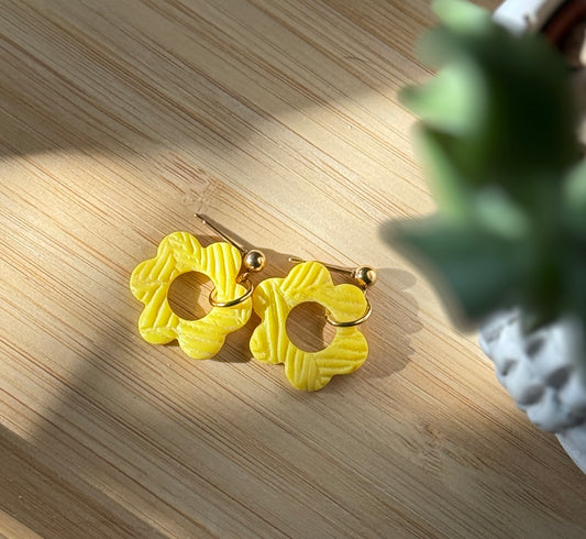 Keltaiset kukka roikkuvat korvakorut – 18K kullattu teräs