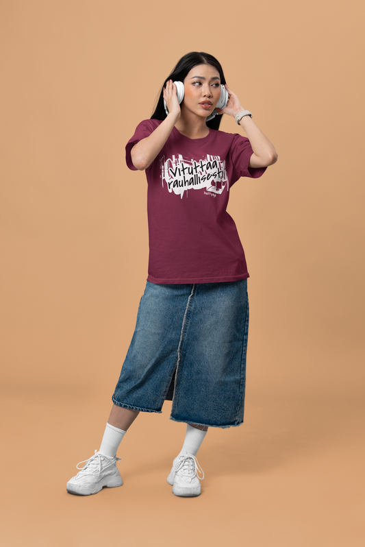 Vituttaa rauhallisesti paita – valkoinen printti ja tumma tunnelma
Unisex burnout-paita – kun vitutus on vakaa olotila
Grunge-fontilla varustettu t-paita – sarkasmi kohtaa puuvillan