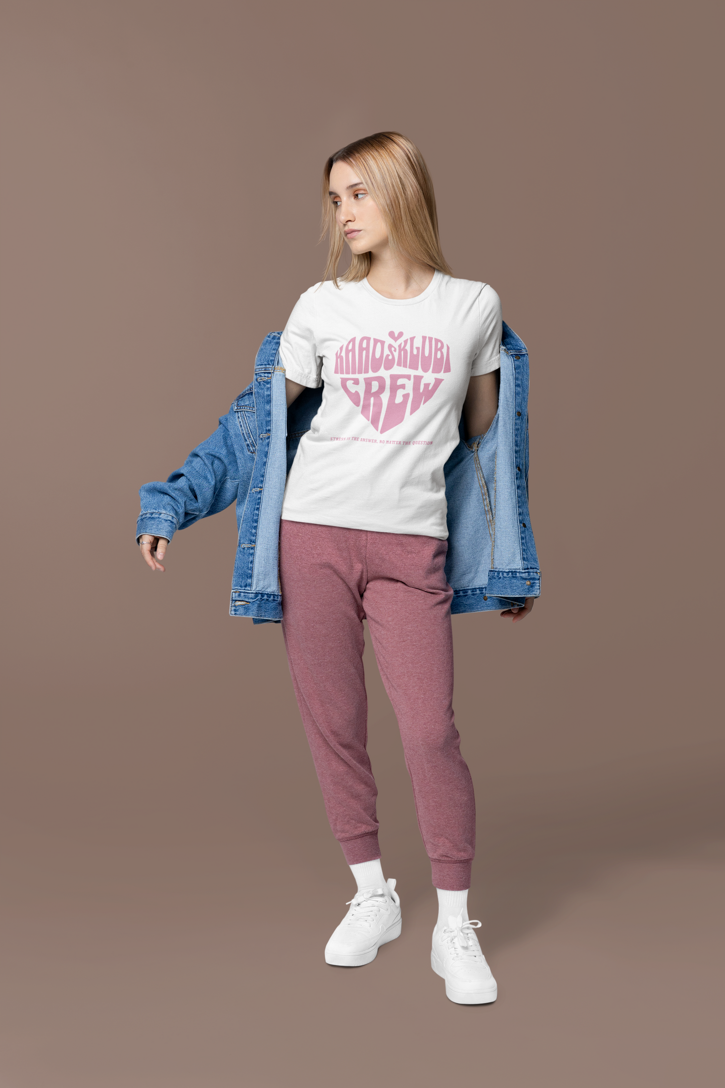 Retro‑henkinen stressi‑tekstipaita naiselle, printtipaita fiilis