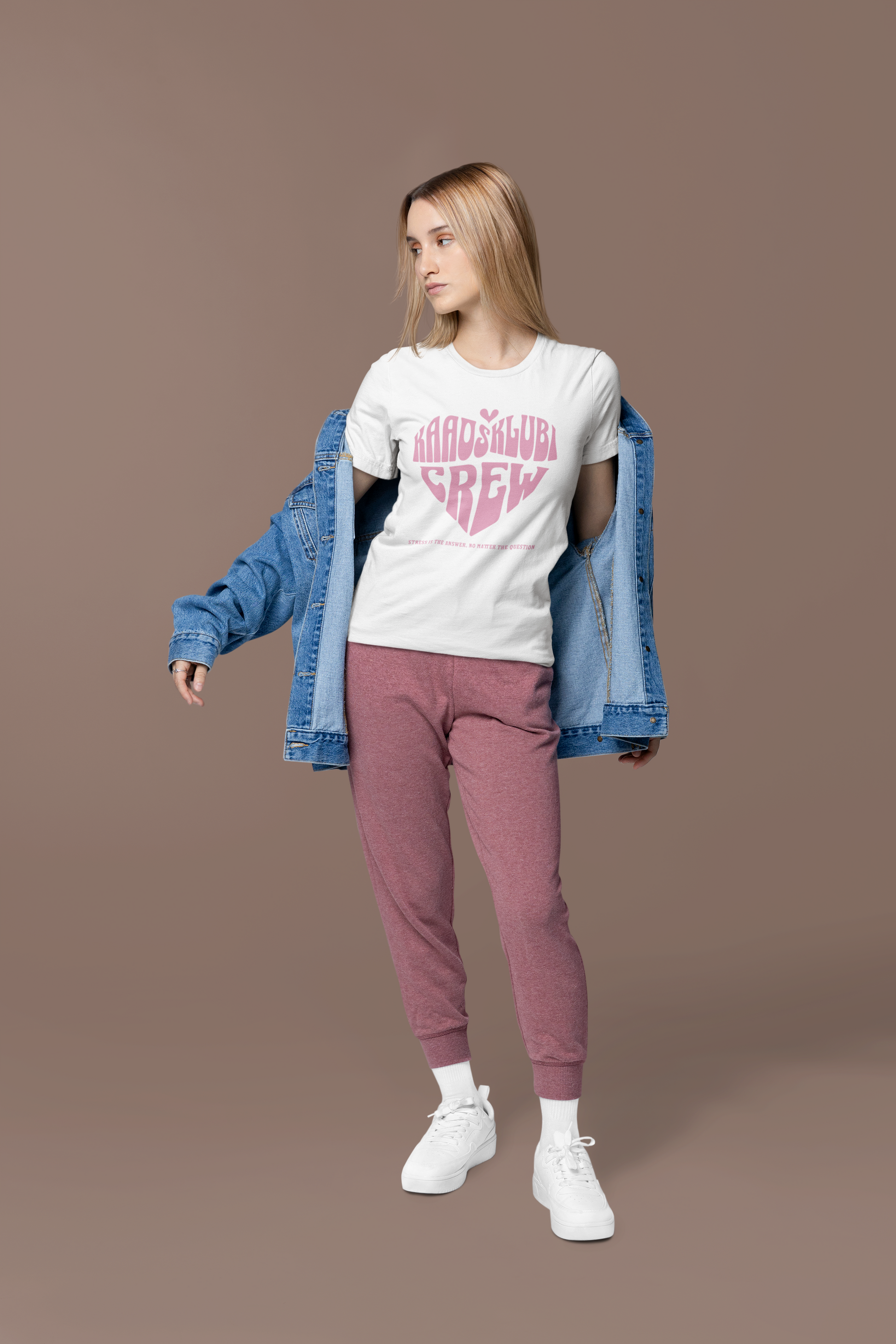 Retro‑henkinen stressi‑tekstipaita naiselle, printtipaita fiilis