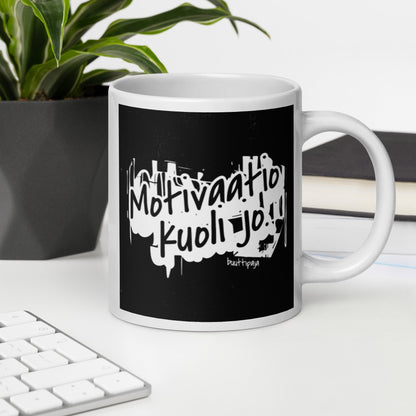 Grunge kahvimuki tekstillä “Motivaatio kuoli jo” – täydellinen väsymyksen ilmentymä
Sarkastinen muki 11oz ja 20oz – kun kahvi ei valehtele
Motivaatioton kahvimuki grunge-tyylillä – mikroon ja tiskikoneeseen sopiva
