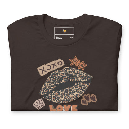 Leopardi huulet t-paita – “XOXO Love” printti | musta puuvillapaita