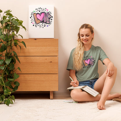 🩷 LOVE T-paita – värikäs sydänprintti (unisex, pehmeä puuvilla)