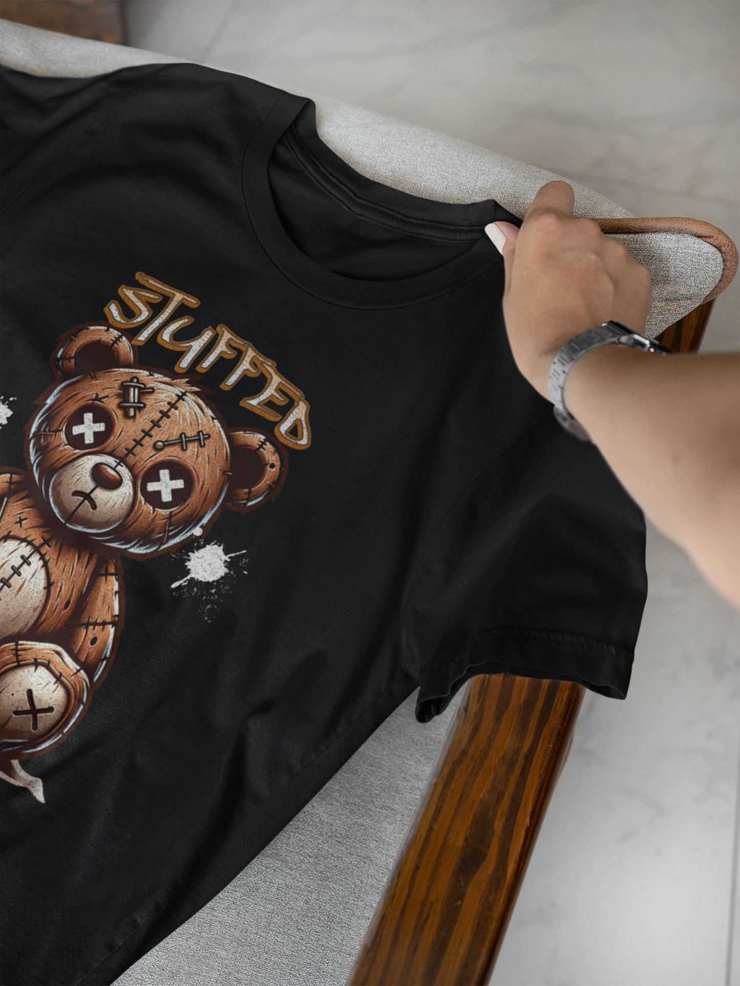 Stuffed with stress paita – mustaa huumoria stressin ytimeen
Unisex stressipaita – kun sisäinen paine ylittää kapasiteetin
Musta Stuffed with stress t-paita – sarkasmia ja selviytymistä